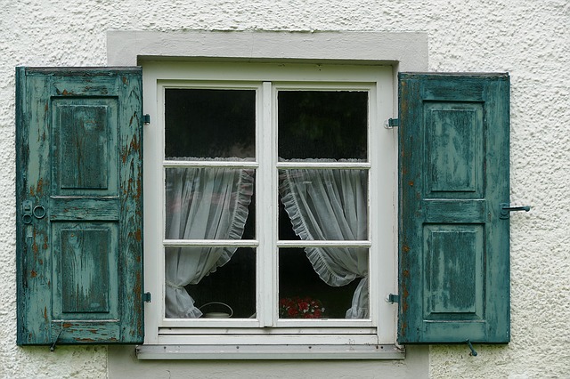 okenice a záclony