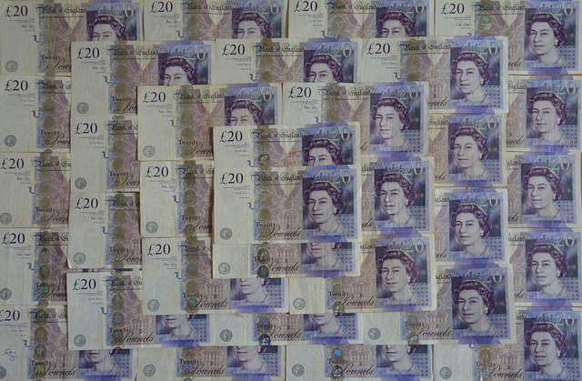 britské libry – bankovky